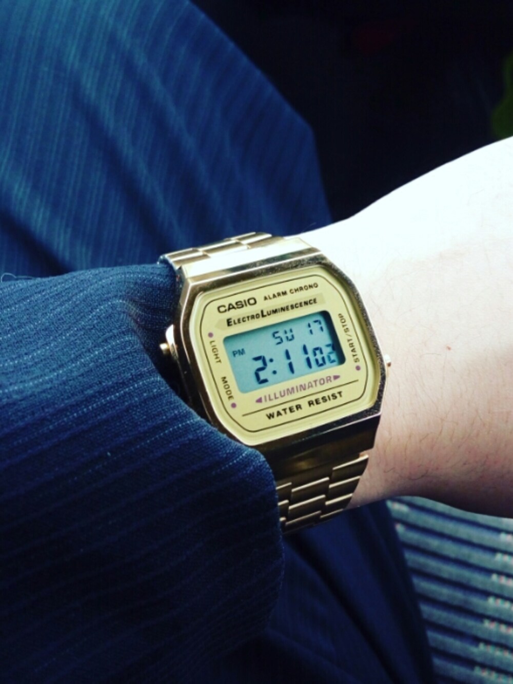 「シンプル、古着、チープカシオ、CASIO、バブル時代」｜「CASIOのアイテム（アナログ腕時計、ゴールド系）」を使った、しゅうさん（メンズ・164cm）の春コーディネートの1枚目の写真