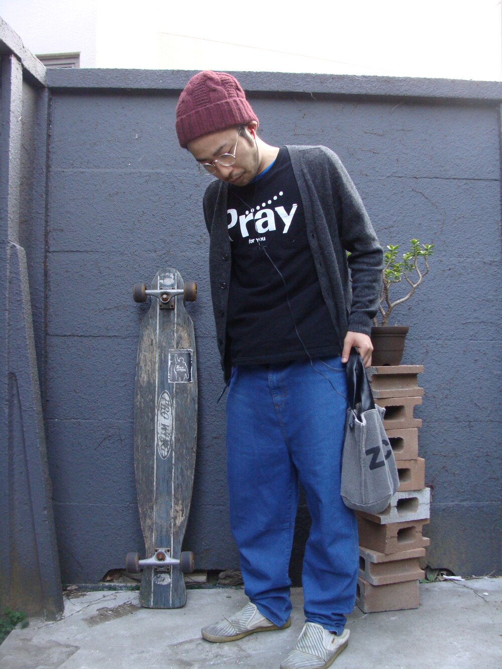 「Tシャツ、CA4LA、Diesel、ユニクロ、zucca、browny」｜「手刷りＴシャツ（Tシャツ/カットソー、ブラック系）」を使った、a-to-be.netさん（メンズ・170cm）の春コーディネートの1枚目の写真