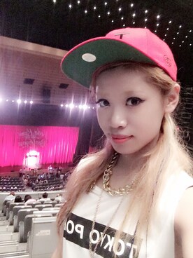 「STUSSY（ステューシー）のアイテム（キャップ、レッド系）」を使った、まきさん（レディース）の夏コーディネート