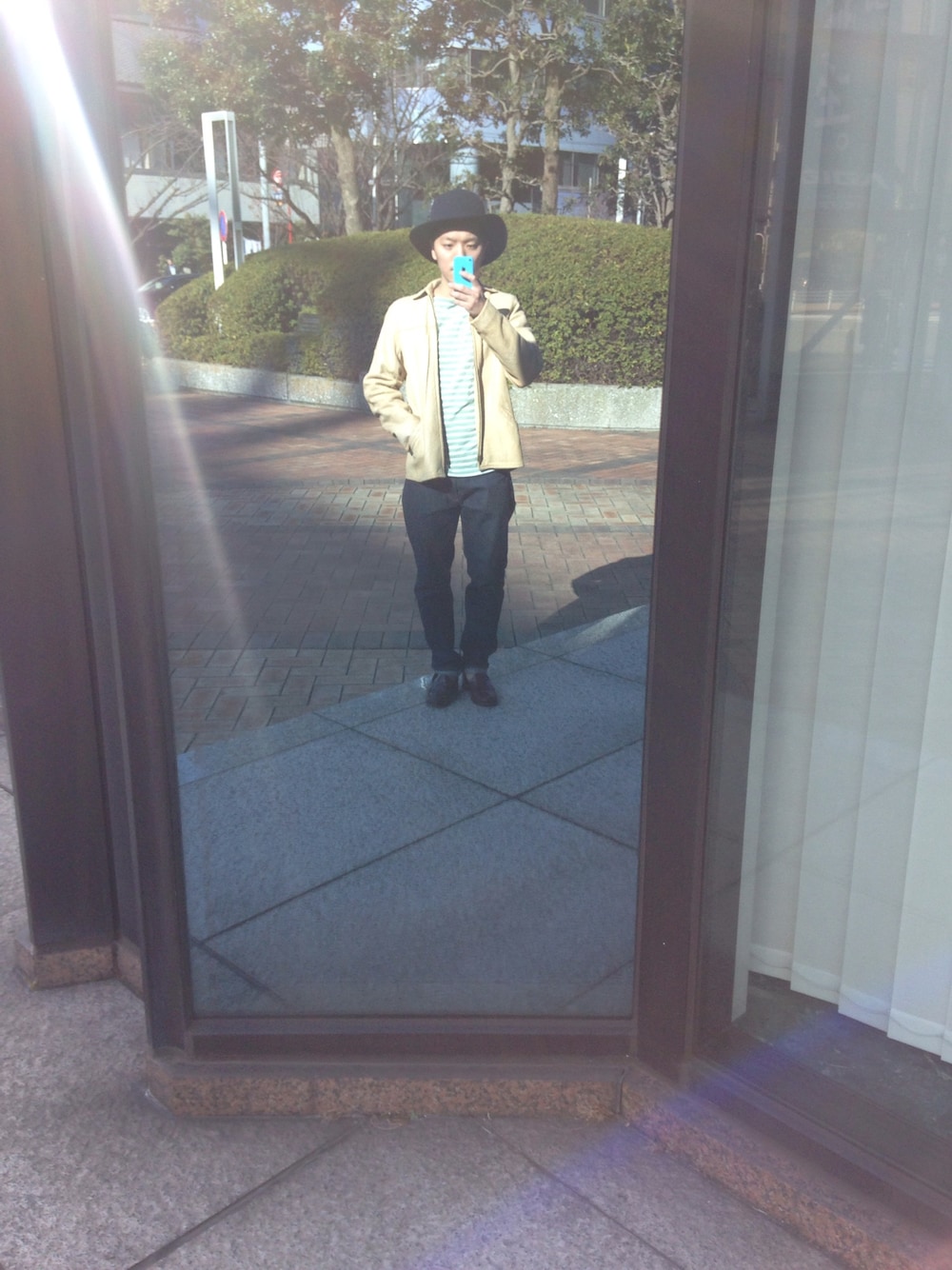 「vintage、アメカジ、スポーツジャケット、テーパードパンツ、50's、レザージャケット、春、ルード」｜「ADAM ET ROPE'の【Wild Life Tailor】U.S.A. コーンミルズ5ポケットデニムパンツ（デニムパンツ、ブルー系）」を使った、フローディングさん（メンズ・165cm）の冬コーディネートの1枚目の写真