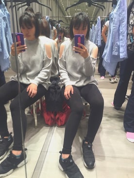 「H&M（エイチ・アンド・エム）のアイテム（ニット/セーター、シルバー系）」を使った、いにイニさん（レディース）の秋コーディネート