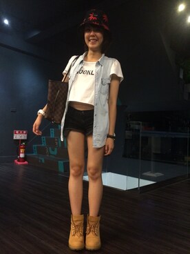 「shorts」｜「アイテム（デニムジャケット）」を使った、Tina W.さん（レディース・155cm）の夏コーディネート