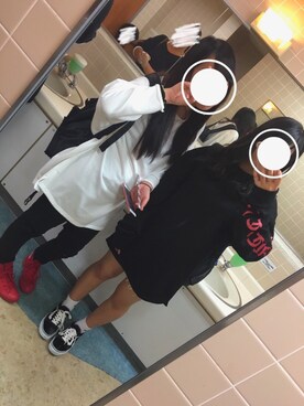 「CONVERSE（コンバース）のアイテム（スニーカー、レッド系）」を使った、sakさん（レディース・157cm）の秋コーディネート