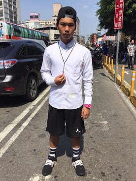 「アイテム（アナログ腕時計、ピンク系）」を使った、莊軍さん（メンズ・172cm）の春コーディネート