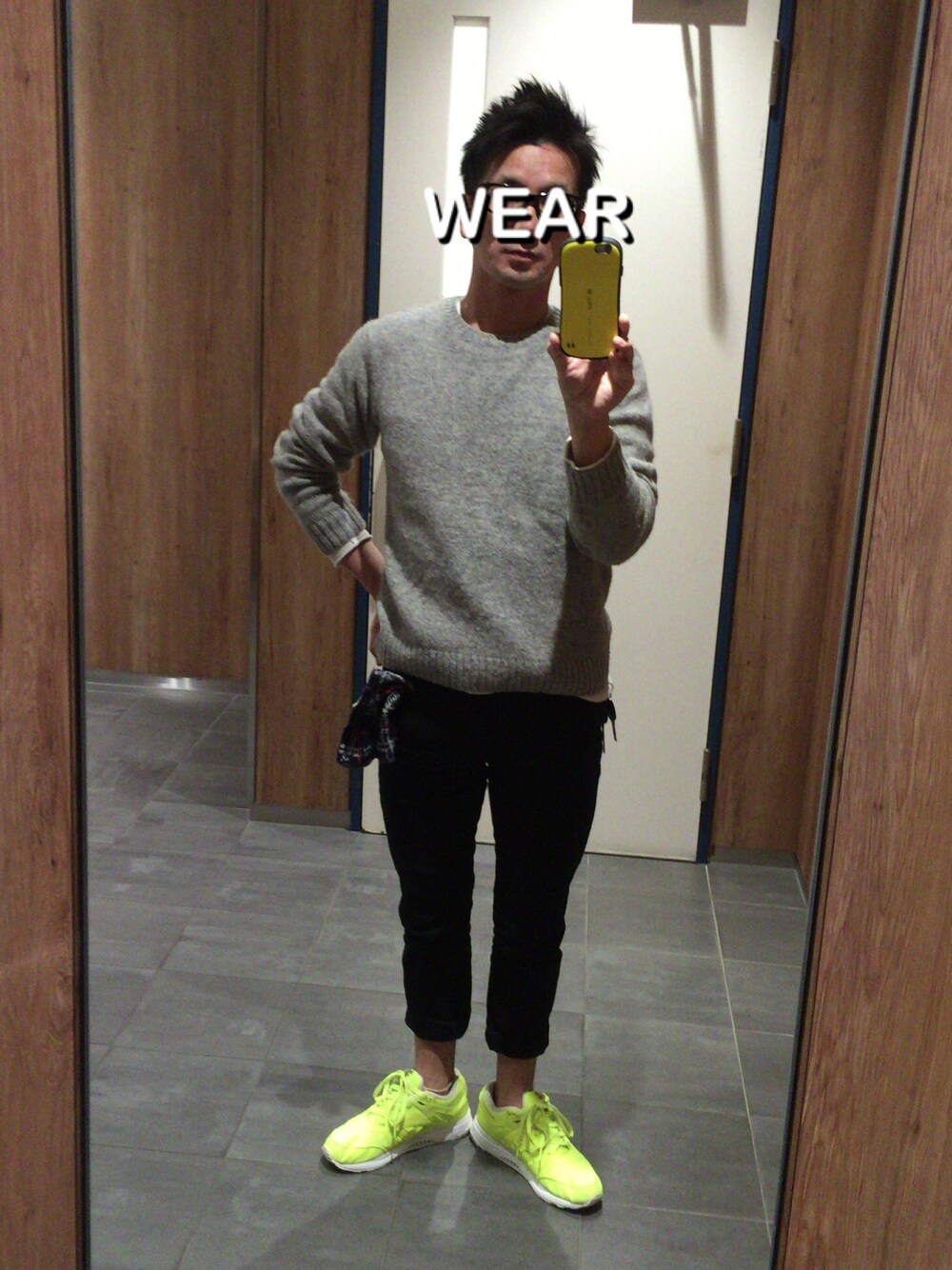 イエロー系のその他小物、その他のその他を着用したメンズの冬コーディネートの1枚目の写真