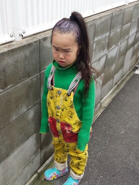 「アイテム（サロペット/オーバーオール、イエロー系）」を使った、MTY…S-OMGさん（キッズ・100cm）の冬コーディネート