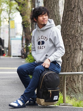 「BEAMS PLUS（ビームスプラス）のアイテム（Tシャツ/カットソー）」を使った、HAPPY西村さん（メンズ・180cm）の春コーディネート