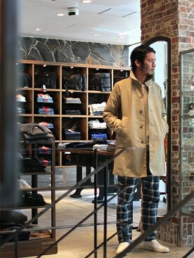「BEAMS（ビームス）のアイテム（ステンカラーコート）」を使った、HAPPY西村さん（メンズ・180cm）の冬コーディネート