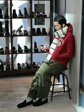 「BEAMS（ビームス）のアイテム（カーゴパンツ）」を使った、HAPPY西村さん（メンズ・180cm）の冬コーディネート