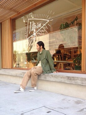 「Scye（サイ）のアイテム（チノパンツ）」を使った、HAPPY西村さん（メンズ・180cm）の冬コーディネート