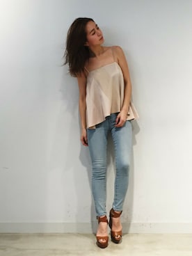 「LI HUA（リーファー）のスキニーデニムパンツ（デニムパンツ）」を使った、KAORI TACHIさん（レディース・160cm）の春コーディネート