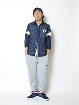 「PUSH CONNECTION(プッシュコネクション)のアイテム(トップス)」を使った、岡田晋さん(メンズ・170cm)の春コーディネート