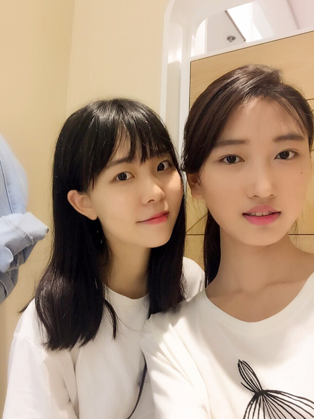 「无のアイテム（Tシャツ/カットソー、ホワイト系）」を使った、Unlversoさん（レディース・170cm）の夏コーディネートの1枚目の写真
