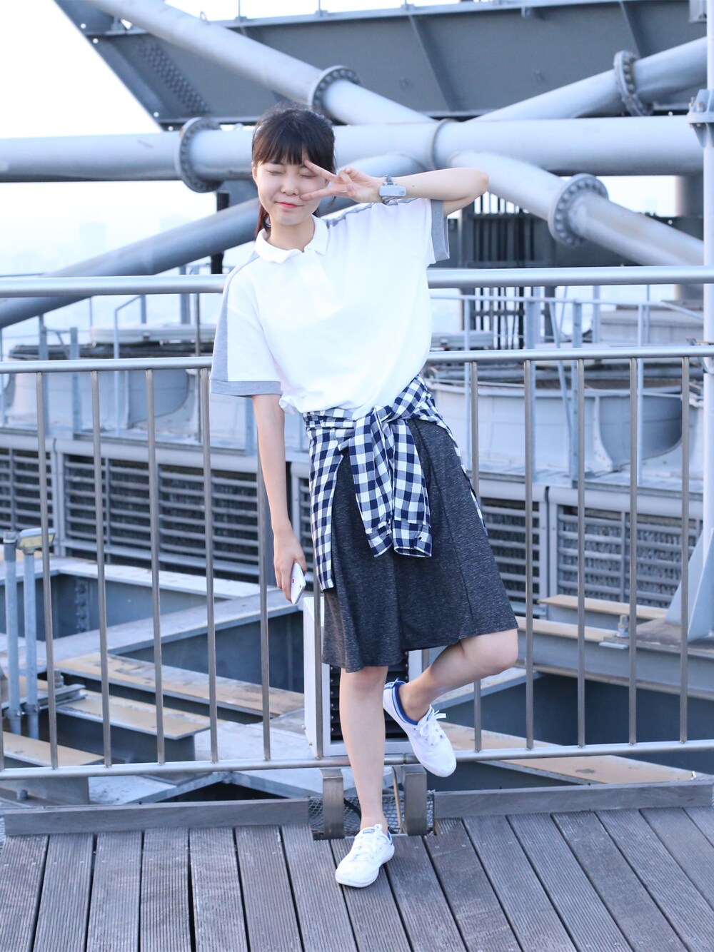 「GUのアイテム（Tシャツ/カットソー、ホワイト系）」を使った、Unlversoさん（レディース・170cm）の夏コーディネートの1枚目の写真