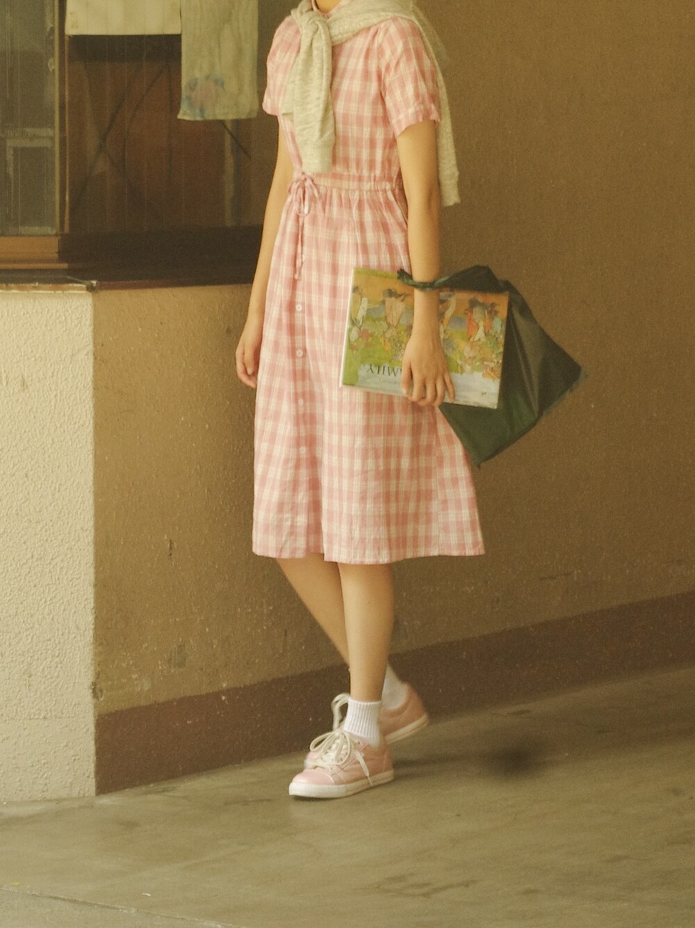 「VINTAGEのアイテム（ワンピース、ピンク系）」を使った、Unlversoさん（レディース・170cm）の夏コーディネートの1枚目の写真