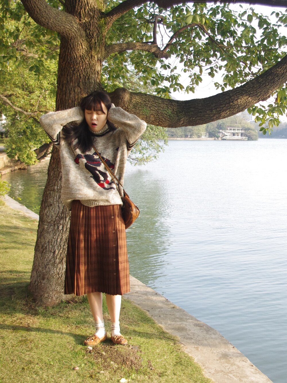 「vintage、used、autumn、playground」｜「VINTAGEのアイテム（その他トップス、グレー系）」を使った、Unlversoさん（レディース・170cm）の秋コーディネートの1枚目の写真