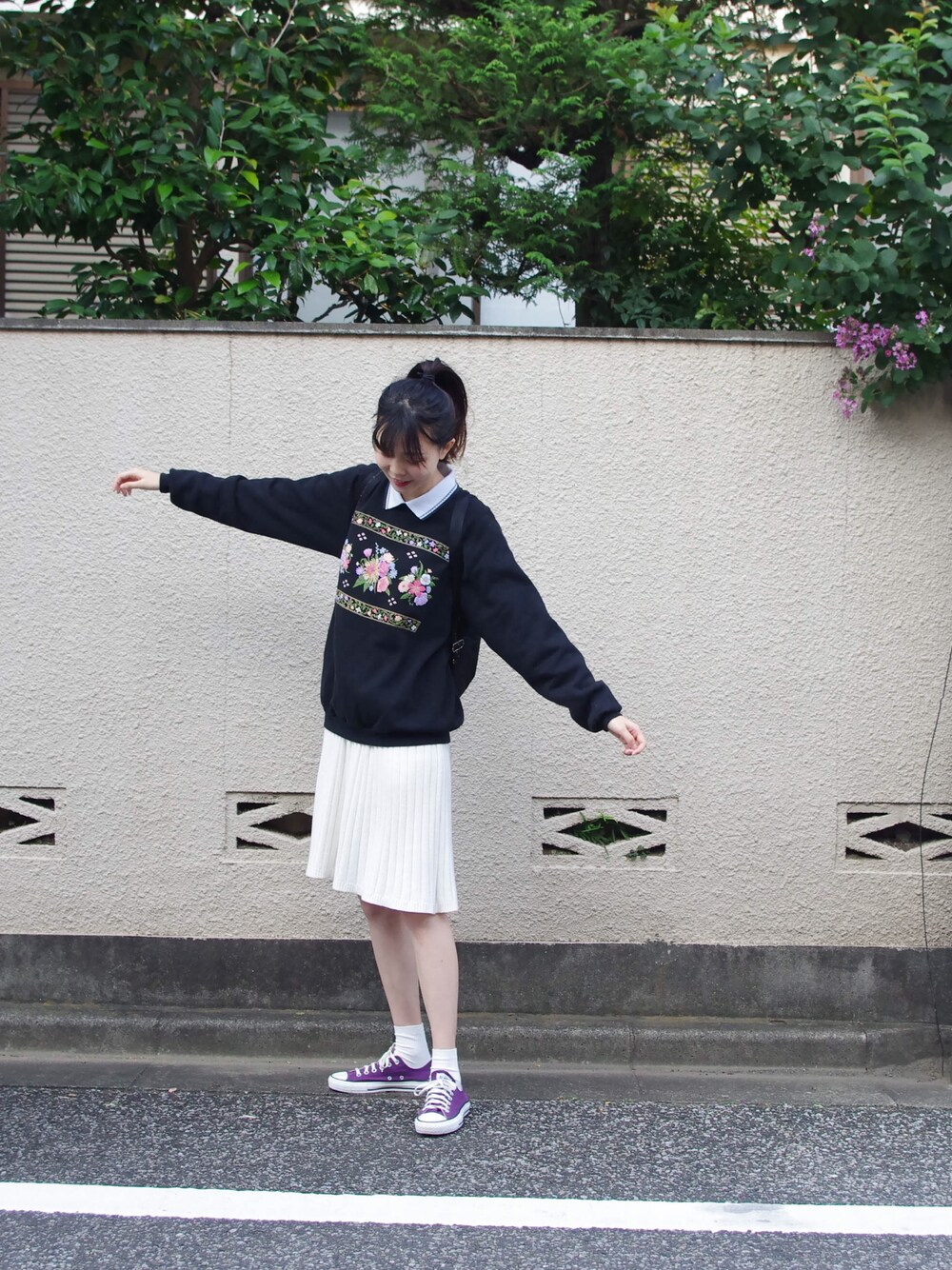 「street、vintage、flower」｜「VINTAGEのアイテム（トップス、ブラック系）」を使った、Unlversoさん（レディース・170cm）の秋コーディネートの1枚目の写真