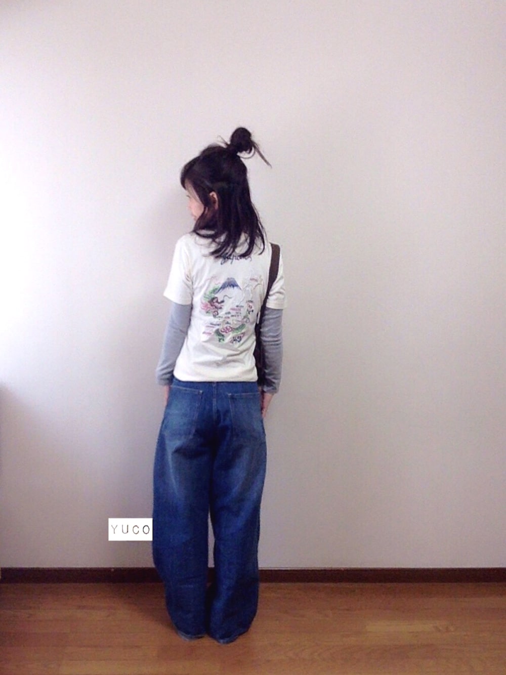 「Tシャツ、スカ刺繍、テーラー東洋、ワイドデニム、フリル、ハーフアップ、ハーフアップお団子、はるコーデ、春コーデ、カジュアル」｜「TAILOR TOYOの▼【予約】TAILOR TOYO×BEAMS BOY / スカ刺繍 ショートスリーブ Tシャツ（Tシャツ/カットソー、ベージュ系）」を使った、🅨Ⓤ🅒🅞さん（レディース・157cm）の春コーディネートの1枚目の写真