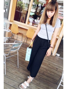 「5（ファイブ）のアイテム（トップス、グレー系）」を使った、洪佳さん（レディース・163cm）の夏コーディネート