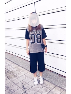 「Supreme （シュプリーム）のアイテム（Tシャツ/カットソー、グレー系）」を使った、洪佳さん（レディース・163cm）の夏コーディネート