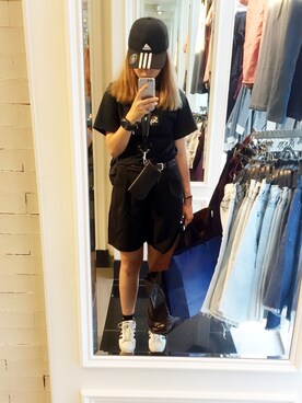 「Supreme （シュプリーム）のアイテム（トップス、ブラック系）」を使った、洪佳さん（レディース・163cm）の夏コーディネート