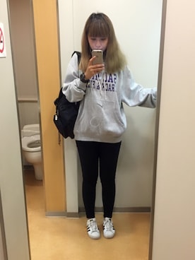 「Nike 古着のアイテム（トップス、グレー系）」を使った、洪佳さん（レディース・163cm）の秋コーディネート