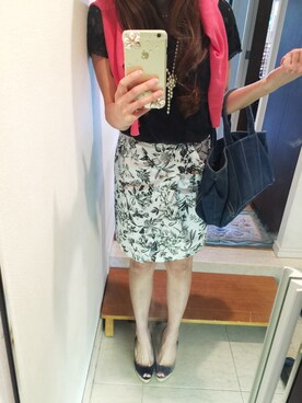 「花柄 スカート」｜「アイテム（サンダル）」を使った、さゆなさん（レディース・155cm）の春コーディネート