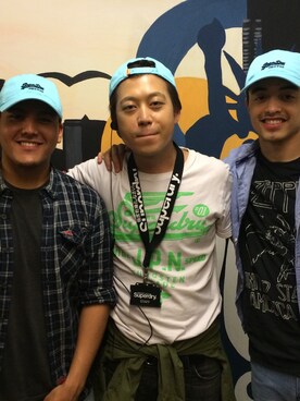 「SuperDry（スーパードライ）のアイテム（帽子）」を使った、Jasonさん（メンズ・180cm）の春コーディネート