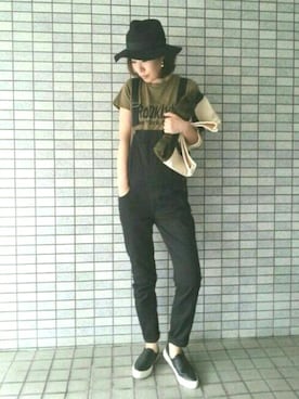 ハットを使った カーキtシャツ のレディース人気ファッションコーディネート Wear