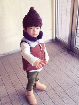 「アイテム（ダウンベスト、ブラウン系）」を使った、menmoさん（キッズ・90cm）の冬コーディネート