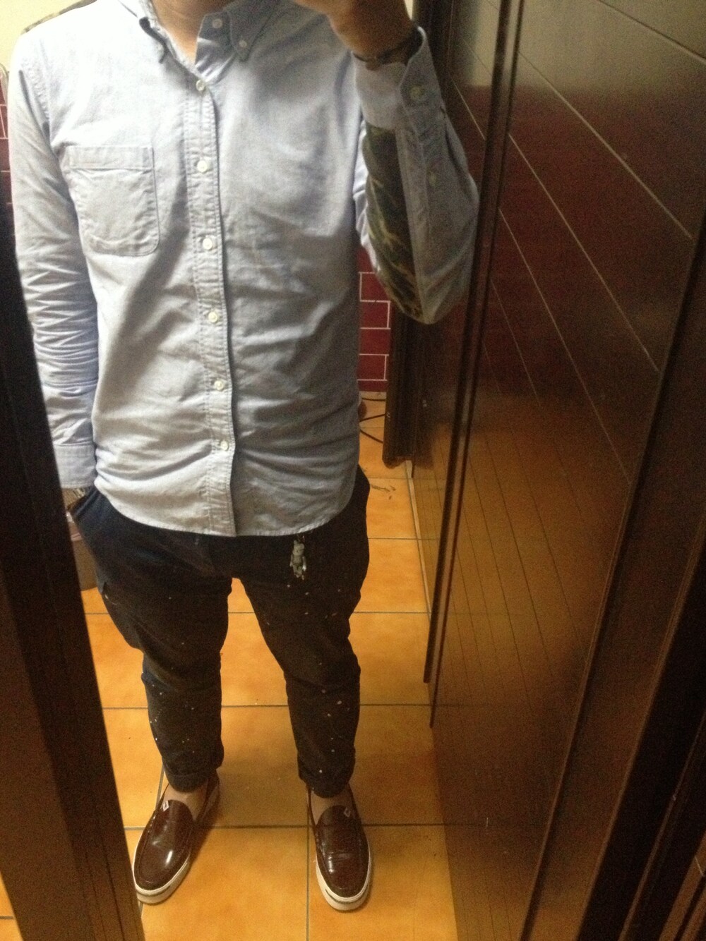 「visvim、SOPHNET」｜「SOPHNET.の12ss DAMAGED IN POCKET TIGHT CARGO PANT（その他パンツ、ブルー系）」を使った、YC Laiさん（メンズ・179cm）の春コーディネートの1枚目の写真