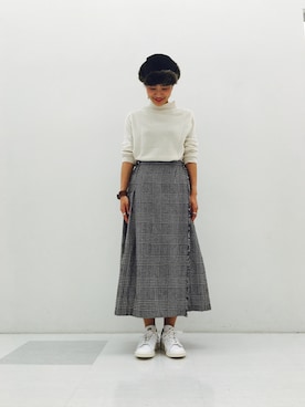 「O'NEILL（オニール）の＜O'NEIL OF DUBLIN＞ハウンドトゥース キルトスカート（スカート、ブラック系）」を使った、Kaho Tanakaさん（レディース・159cm）の秋コーディネート