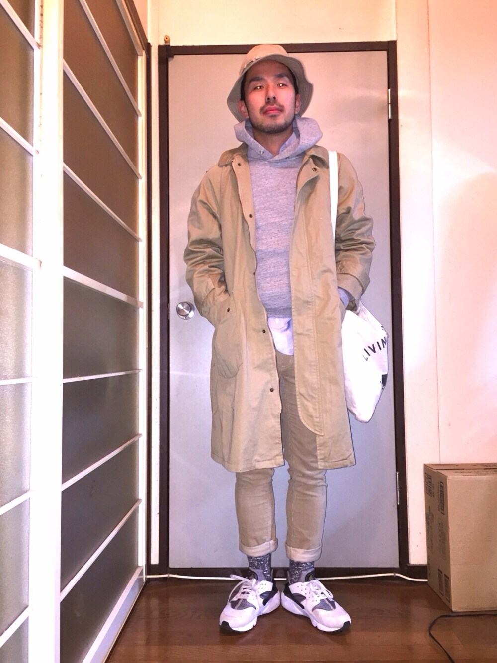 「ワントーンコーデ、ファッション手当」｜「NIKEのアイテム（スニーカー、グレー系）」を使った、yokousukeさん（メンズ・163cm）の冬コーディネートの1枚目の写真