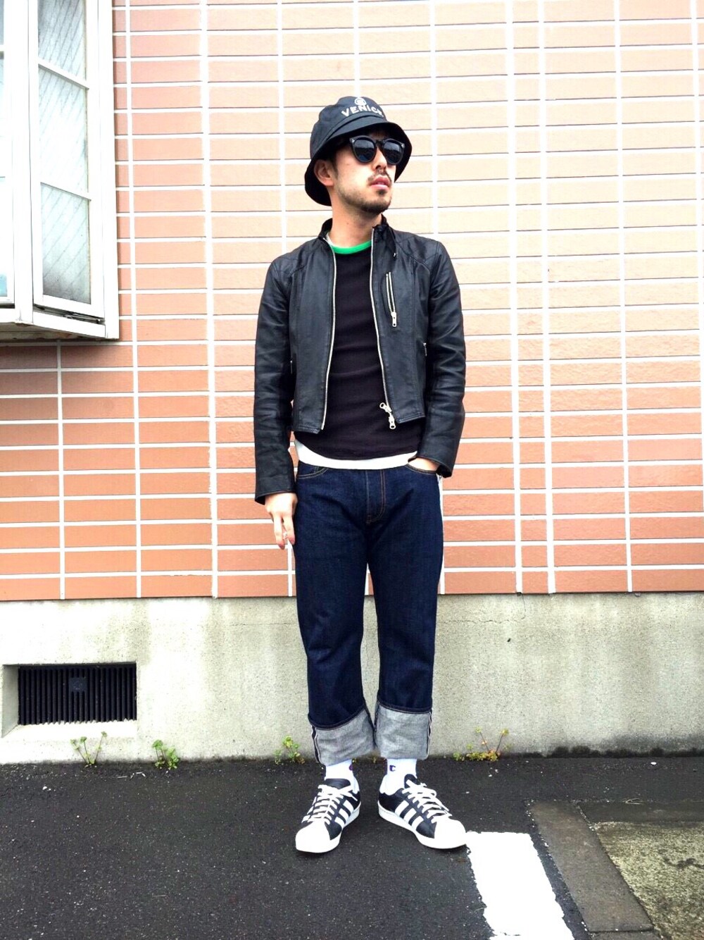 「レザー」｜「adidas originals by hykeのアイテム」を使った、yokousukeさん（メンズ・163cm）の春コーディネートの1枚目の写真