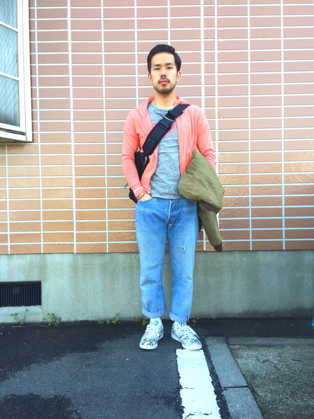 「春コーデ、デニム、パーカー、501」｜「adidas originals by hykeのアイテム（スニーカー、その他）」を使った、yokousukeさん（メンズ・163cm）の春コーディネートの1枚目の写真