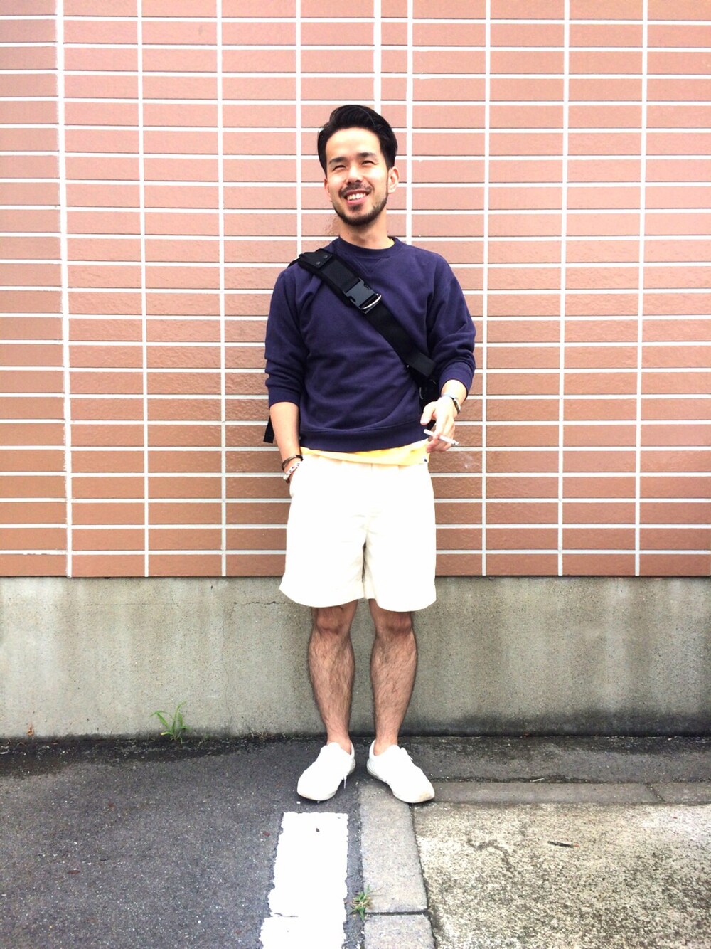 「ハーフパンツ、スウェットシャツ、メッセンジャーバッグ」｜「AMOAのアイテム（メッセンジャーバッグ、ブラック系）」を使った、yokousukeさん（メンズ・163cm）の夏コーディネートの1枚目の写真