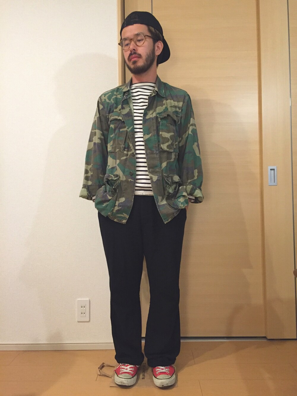 「迷彩、コンバース」｜「Yohji Yamamotoのアイテム（その他パンツ、ブラック系）」を使った、yokousukeさん（メンズ・163cm）の春コーディネートの1枚目の写真