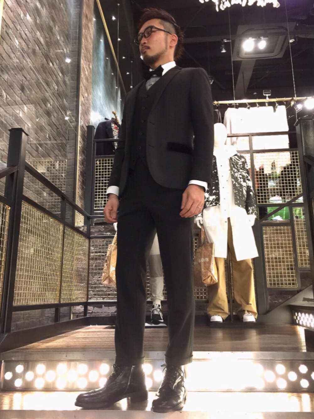 「ジャケット、セットアップ、グレンチェック、LOVELESS、スリーピース、秋コーデ」｜「LOVELESSの【LOVELESS】MENS ダークグレンチェックジャケット（テーラードジャケット、グレー系）」を使った、neonさん（メンズ・177cm）の秋コーディネートの1枚目の写真