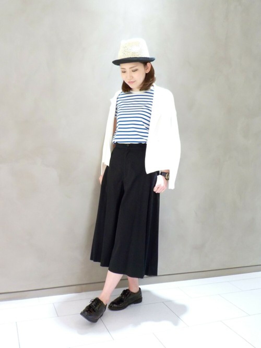 「ハット、ガウチョパンツ、マリンコーデ、ニットジャケット、ボーダーTシャツ、カリテ(qualite)」｜「qualiteのボーダーTシャツ（Tシャツ/カットソー、ホワイト系）」を使った、ちりちゃんさん（レディース・163cm）の春コーディネートの1枚目の写真