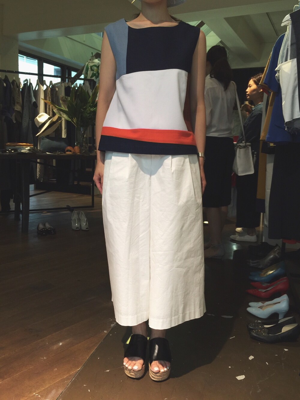「AMERI、amerivintage、popupstore」｜「ameriのアイテム（パンツ、ホワイト系）」を使った、NO NAMEさん（レディース・154cm）の夏コーディネートの1枚目の写真