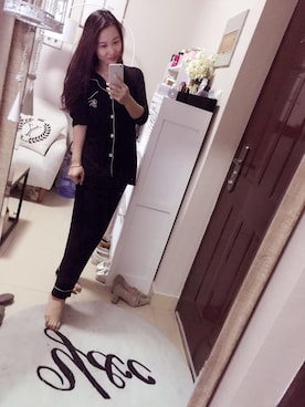 「アイテム（ルームウェア、ブラック系）」を使った、Veronica さん（レディース・164cm）の秋コーディネート