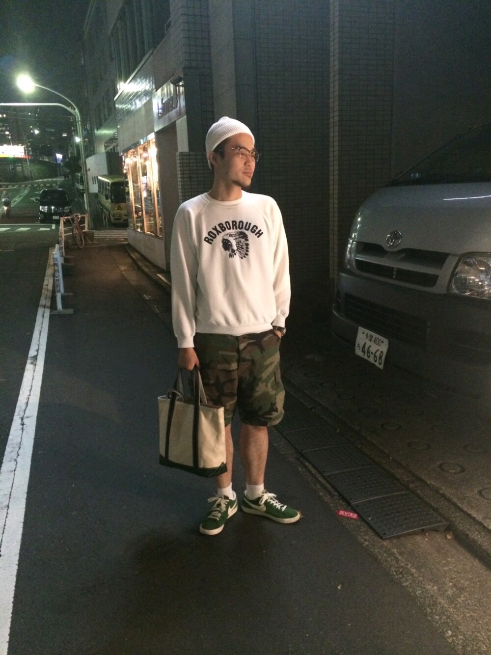 「ニット帽、ショートパンツ、原宿、ナイキ、スポーツミックス、丸メガネ、白ソックス」｜「VINTAGEのアイテム（トップス、ホワイト系）」を使った、うえすさん（メンズ・172cm）の夏コーディネートの1枚目の写真