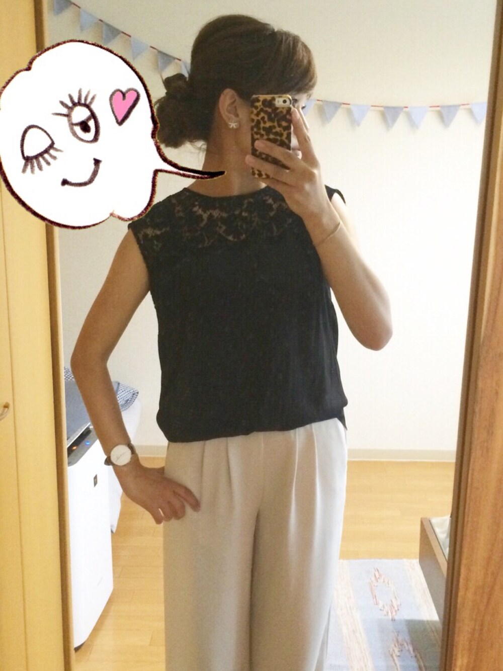 「大人カジュアル、ワイドパンツ、モノトーン、ヘアアレンジ、キレイめ、ノースリーブ」｜「Salon de la Trinite'/D'issyのアイテム（Tシャツ/カットソー、ブラック系）」を使った、megoooonさん（レディース・167cm）の夏コーディネートの1枚目の写真