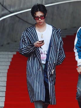 「JW Anderson（ジェイダブリューアンダーソン）のアイテム（Tシャツ/カットソー）」を使った、기리보이さん（メンズ・176cm）の春コーディネート