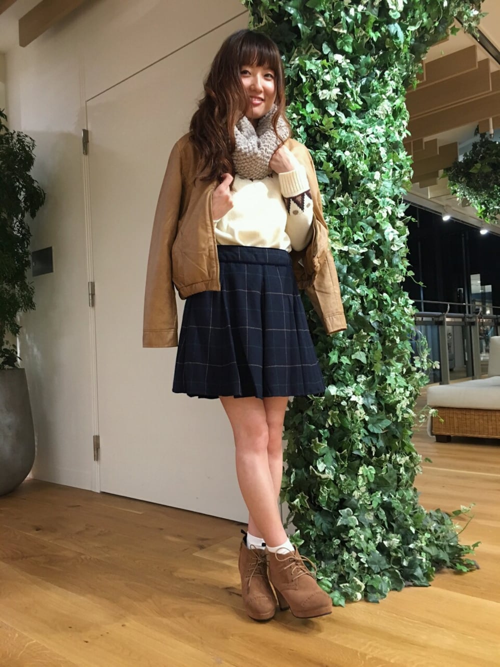 「スヌード、キャメル、ブルゾン、ノーカラー、キュロット、チェック、ブーティ、もこもこ、ハロウィン」｜「OLIVE des OLIVEのレースアップブーティ（ブーティ、イエロー系）」を使った、YUKIKOさん（レディース・157cm）の秋コーディネートの1枚目の写真