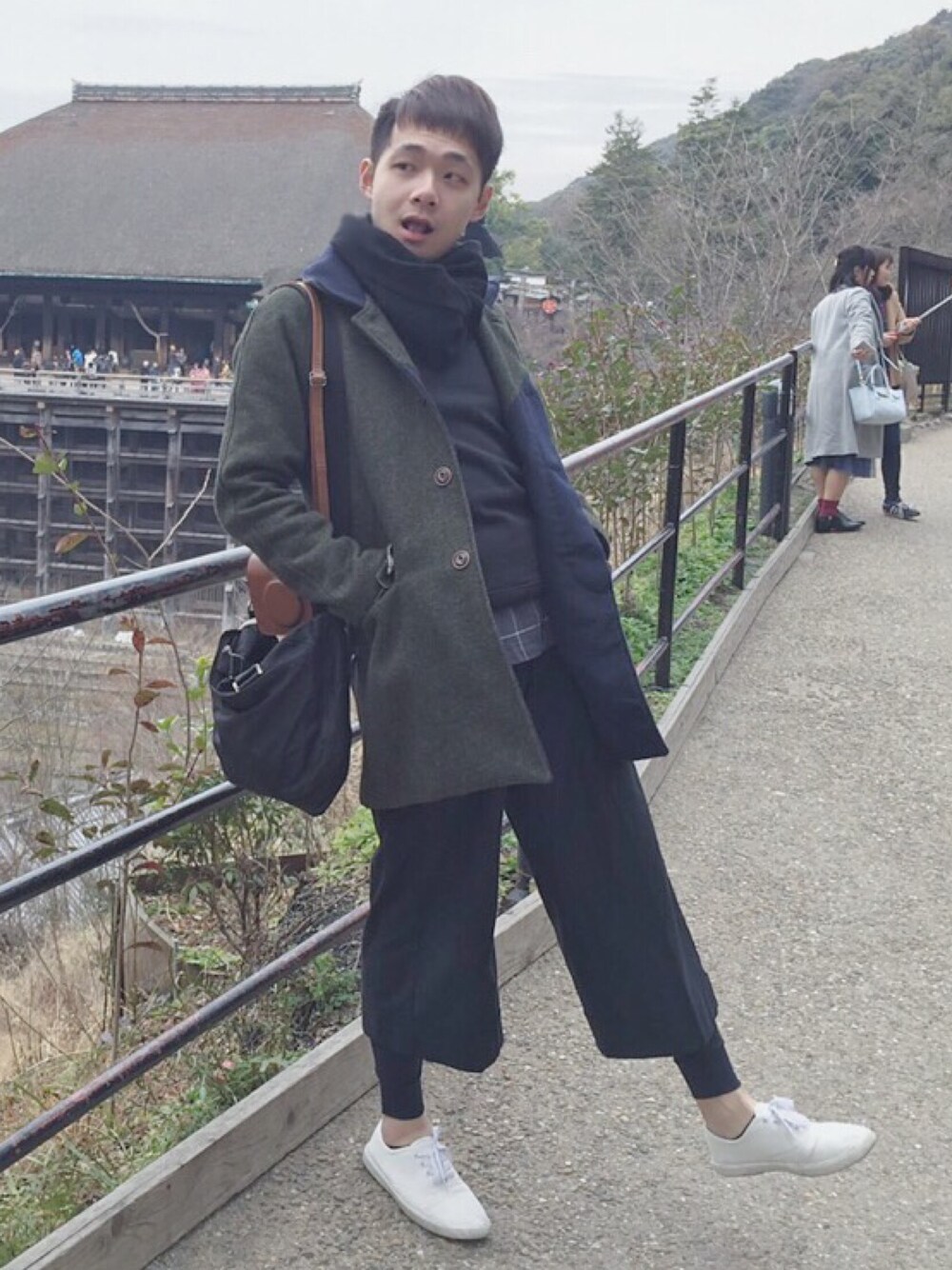「Japan、kyoto、travel」｜「MUJI Laboのアイテム（シューズ、ホワイト系）」を使った、Kiwi Qさん（メンズ・174cm）の春コーディネートの1枚目の写真