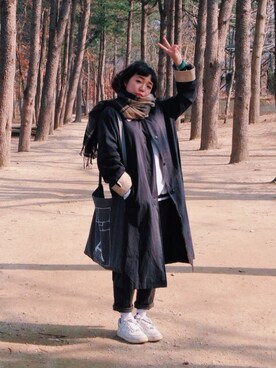 「アイテム（クラッチバッグ、グレー系）」を使った、Jessie さん（レディース・156cm）の春コーディネート