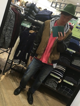 「ELECOM（エレコム）のアイテム（PC・スマホグッズ/家電）」を使った、おがしょさん（メンズ・179cm）の秋コーディネート