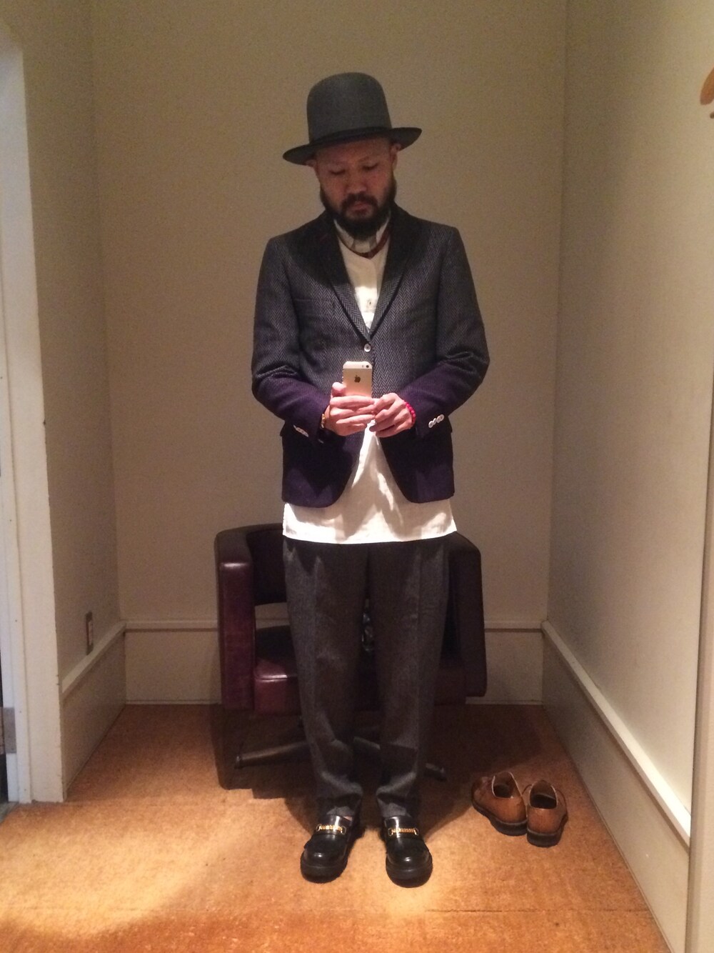 「swagger、swgblackplatinum、heartlandkumamoto」｜「swgblackplatinumのアイテム（シャツ/ブラウス、ホワイト系）」を使った、NOBEHIGEKUSOBOKEさん（メンズ・172cm）の秋コーディネートの1枚目の写真
