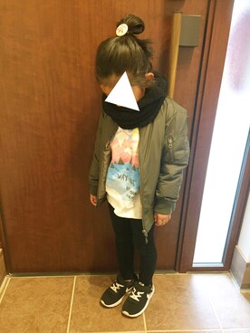 「アイテム（ストール/ショール、ブラック系）」を使った、nicocoさん（キッズ・110cm）の秋コーディネート